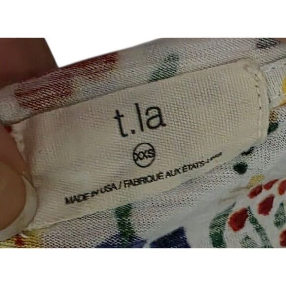 T LA Short Sleeve VNeck Fitted Floral Tshirt Womens Size XXS Multi - Picture 5 of 7